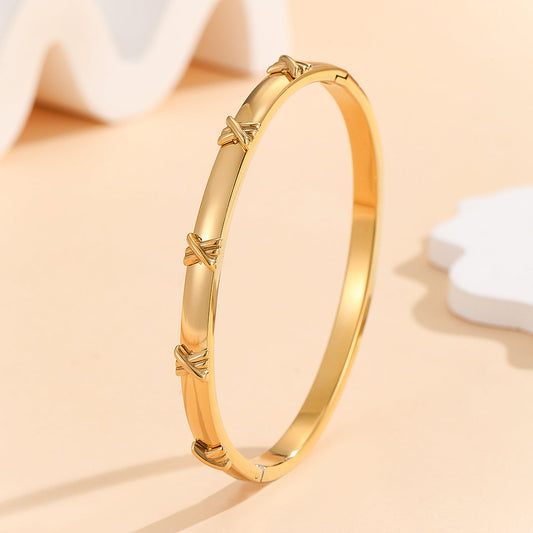 Findsgoods® Harmony Filigree Gold Bangle